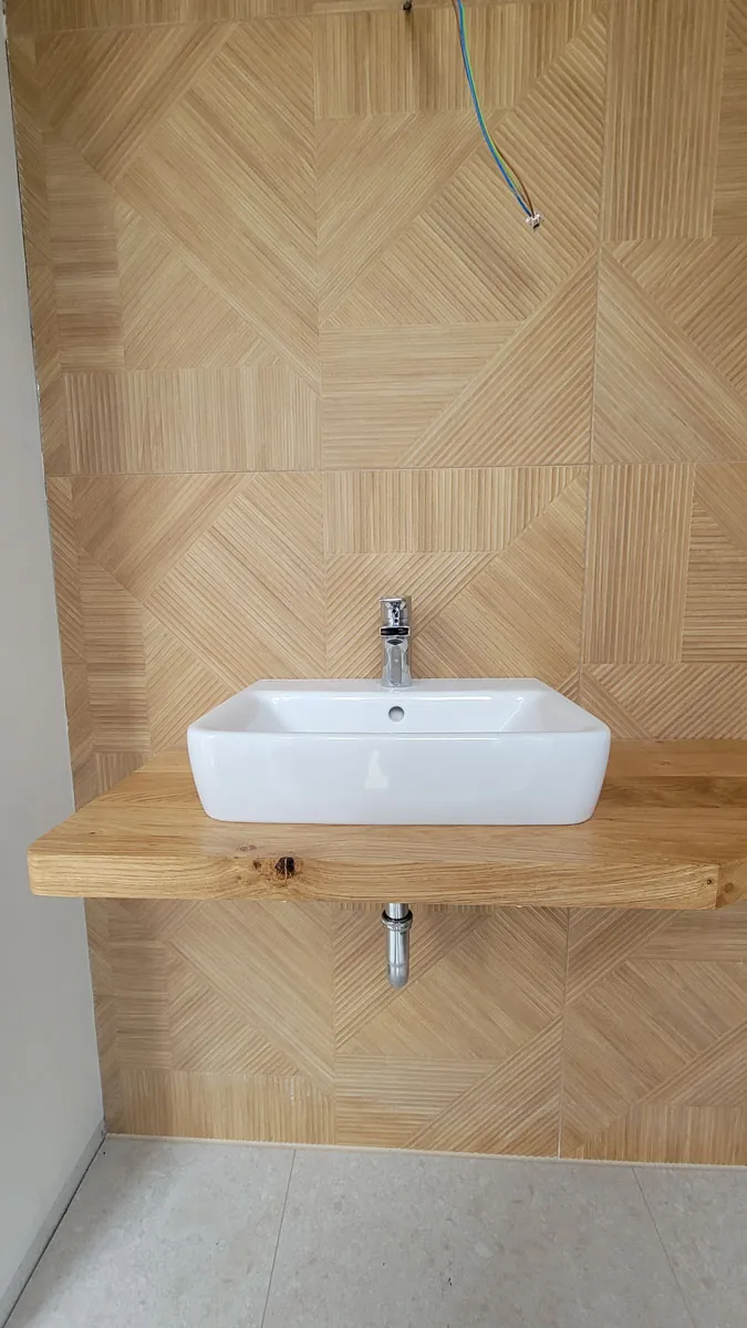 Badezimmer mit Holzoptik-Fliesen, Bauvorhaben Saerbeck